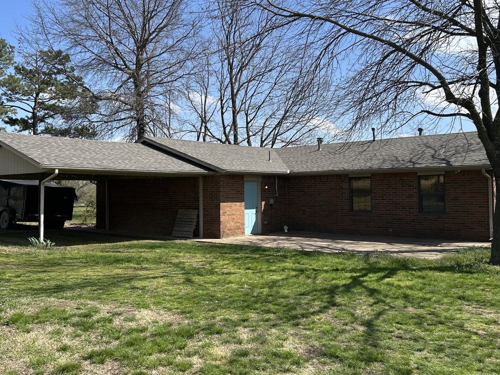 Tamko Heritage Weatherwood shingle roof replacement on a brick ranch home with attached carport in Wainwright, Oklahoma by Diamond B Roofing